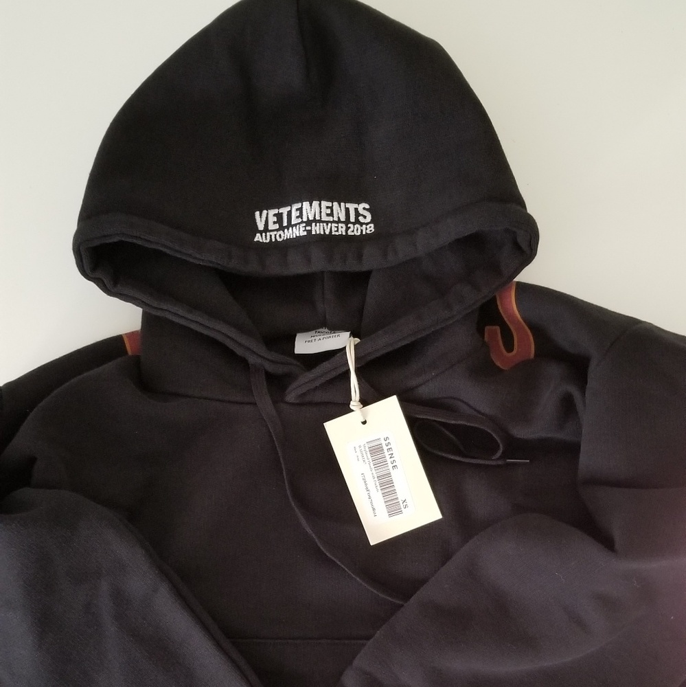 Vetements Misplaced Logo Hoodie - Picture 5 of 8